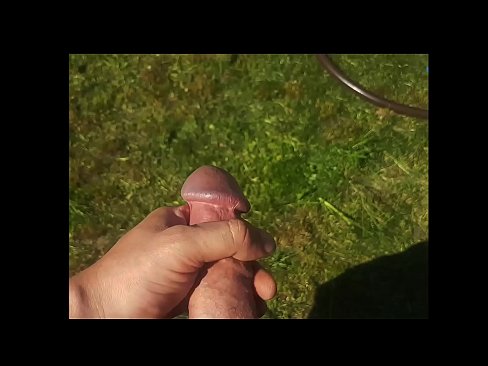 ❤️ Bidh hottie a 'faighinn a pussy pinc fucked agus cums le squirt ann an gàrradh samhraidh ️  Bhidio fucking  leinn gd.filmexxx18.ru ❌️❤